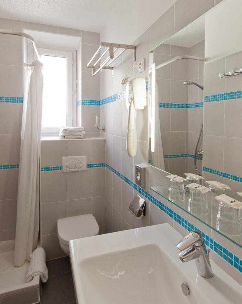 Le Etoile Hotel