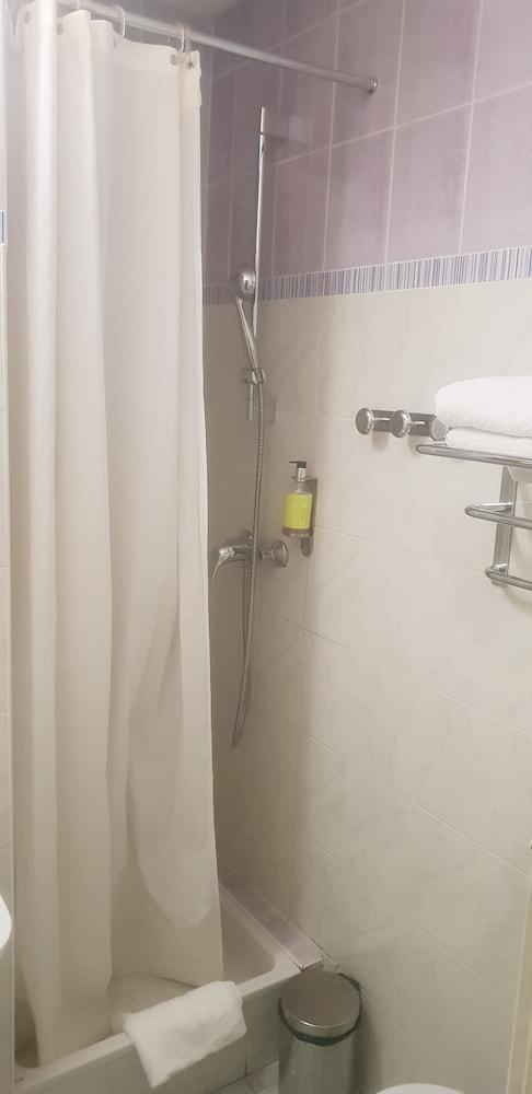 Le Etoile Hotel